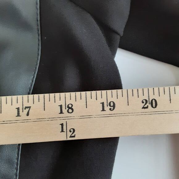 Denim & Co Womens M Black Leather Jacket Zip Front Slim Biker Jacket Mob Wife - Picture 8 of 10